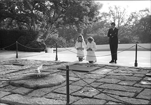 Vintage fotó, a Nők imádkozott emlékmű Robert FrancisBobby Kennedy.